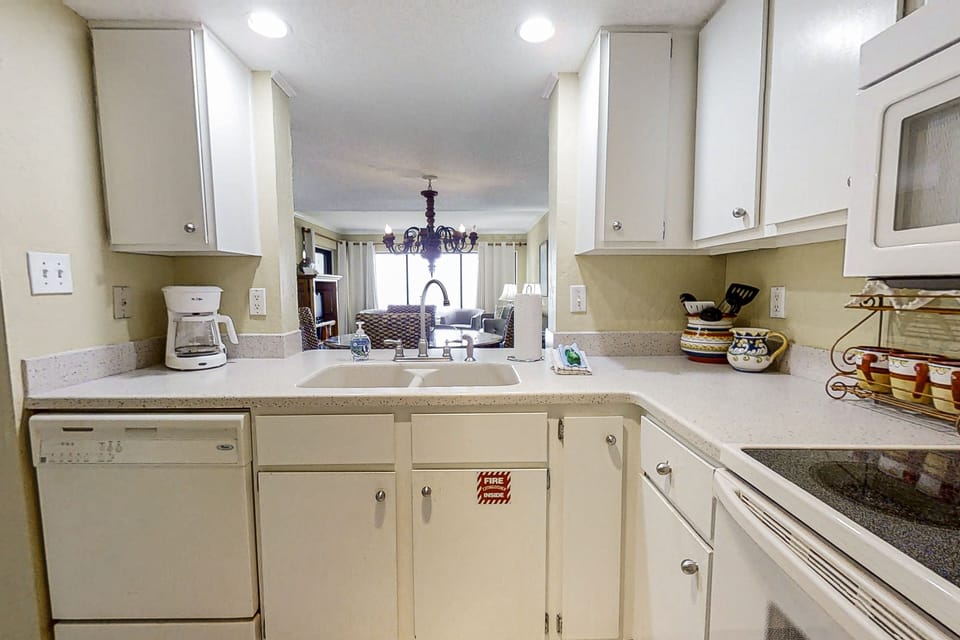 Condo, 1 King Bed, Patio, Ocean View (C116 Amelia Surf and Racquet) | Private kitchen