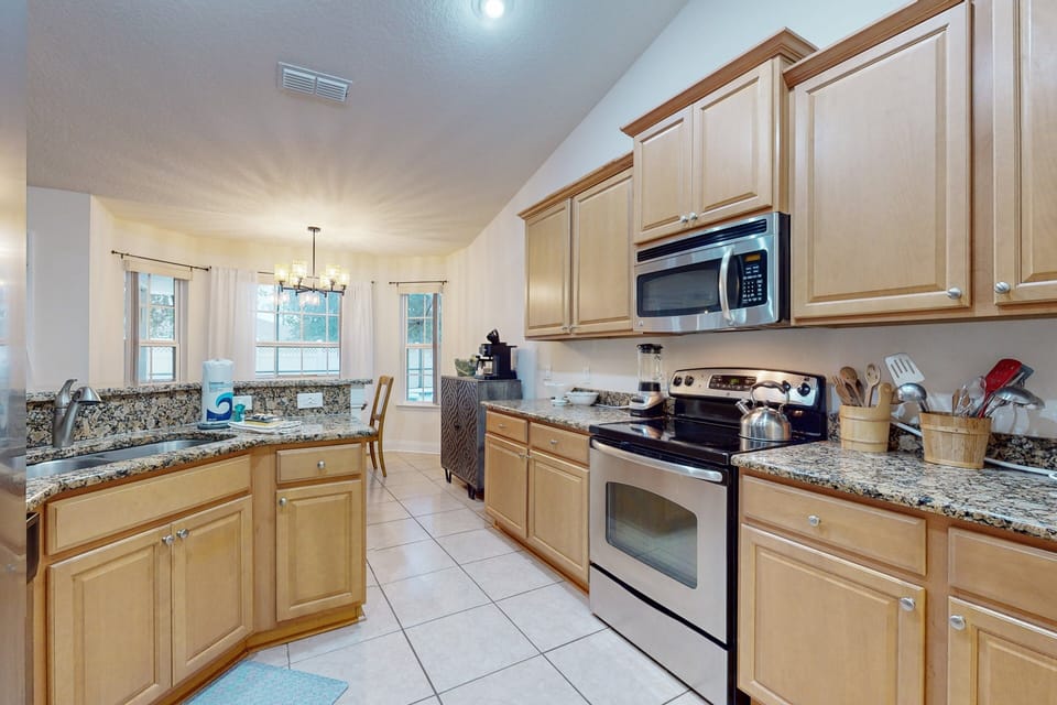 House, Multiple Beds, Pool Access, Pool View (Porpoiseful Living) | Private kitchen