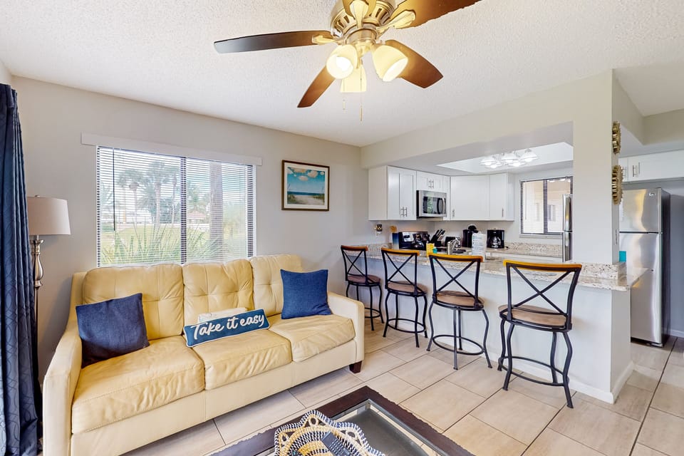 Condo, 1 Queen Bed with Sofa bed, Patio, Garden View (The Shimmering Palm) | Living area