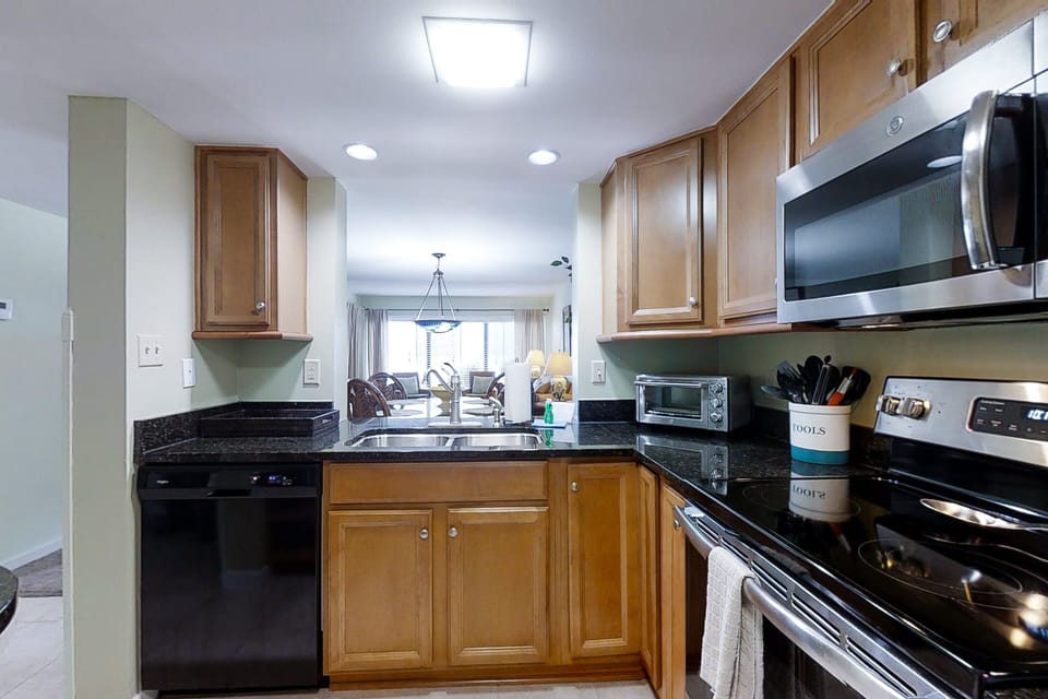 Condo, 1 King Bed with Sofa bed, Patio, Ocean View (A116 Amelia Surf and Racquet) | Private kitchen