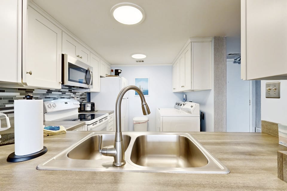 Condo, 1 King Bed with Sofa bed, Patio, Pool View (C114 Amelia Surf and Racquet) | Private kitchen