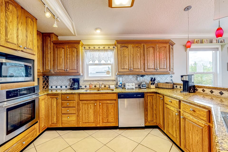 House, Multiple Beds, Patio, City View (Poseidons Cabana) | Private kitchen