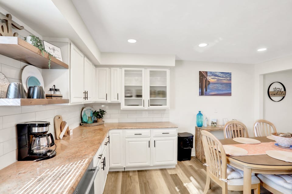 House, Multiple Beds, Balcony, Ocean View (Wave Watcher) | Private kitchen