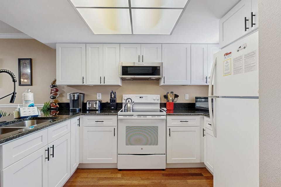 Condo, Multiple Beds, Hot Tub, Pool View (Ocean Village L15) | Private kitchen