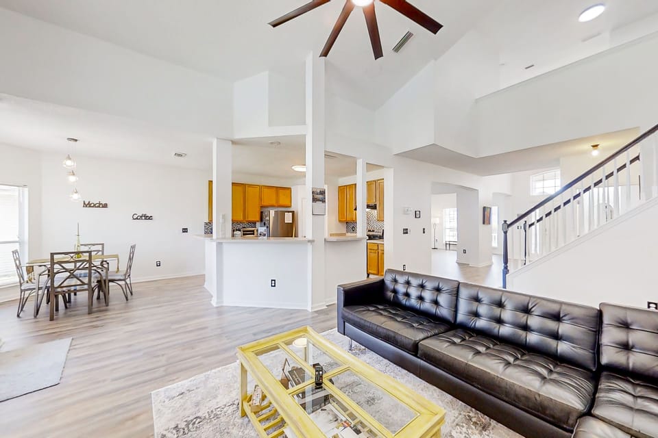 House, Multiple Beds, Patio (Lagoon Escape) | Living area