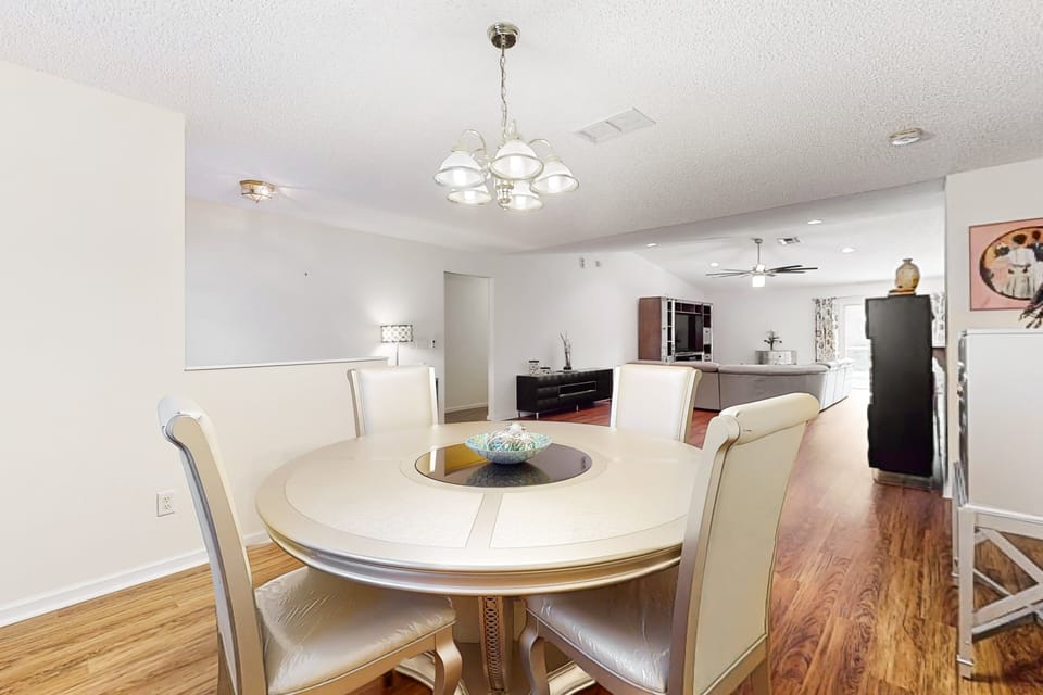 House, Multiple Beds, Pool Access, Pool View (SeaBreeze Oasis) | 4 bedrooms, individually decorated, individually furnished, bed sheets