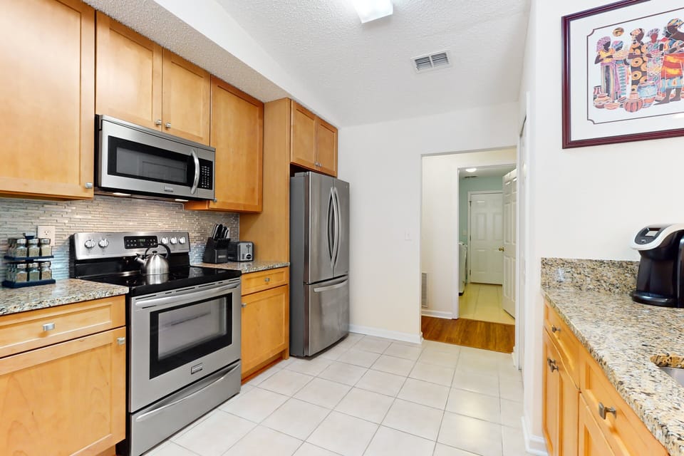 House, Multiple Beds, Pool Access, Pool View (SeaBreeze Oasis) | Private kitchen