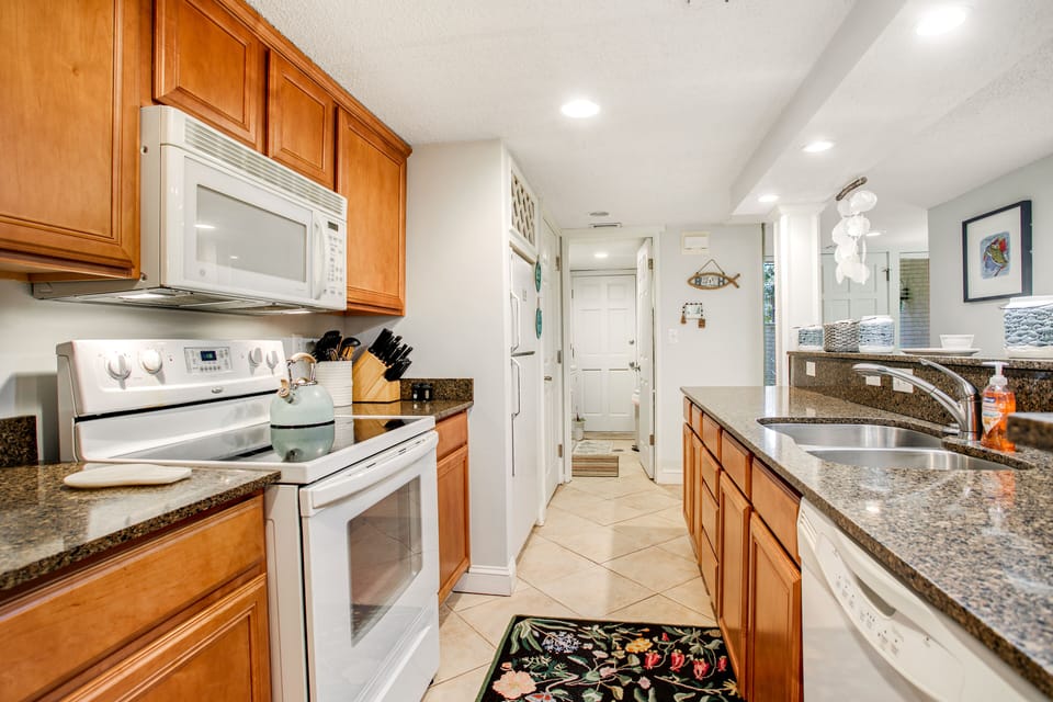 House, Multiple Beds, Patio, Pool View (3029 Club Villas) | Private kitchen
