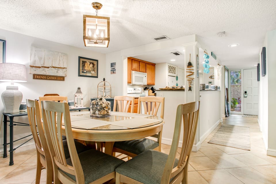 House, Multiple Beds, Patio, Pool View (3029 Club Villas) | Individually decorated, individually furnished, bed sheets