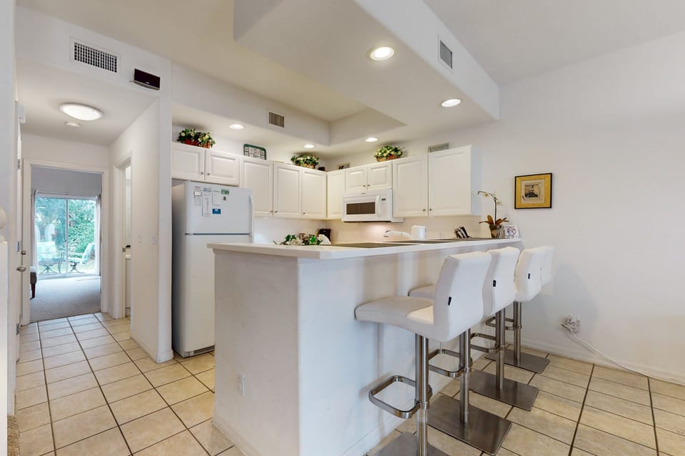 Condo, Multiple Beds, Pool Access, Pool View (Palm Harbor Hideaway) | Private kitchen