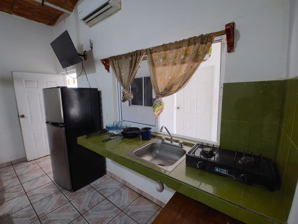 Bungalow estándar 2 camas | Private kitchen | Full-size fridge, stovetop, cookware/dishes/utensils