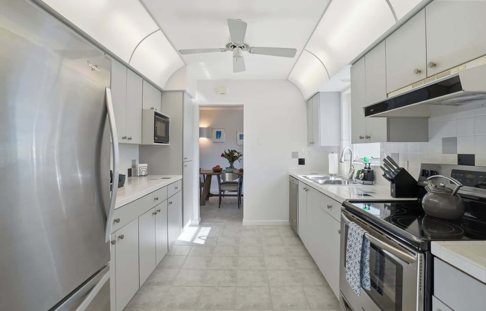 Fully equipped kitchen for easy meals at home