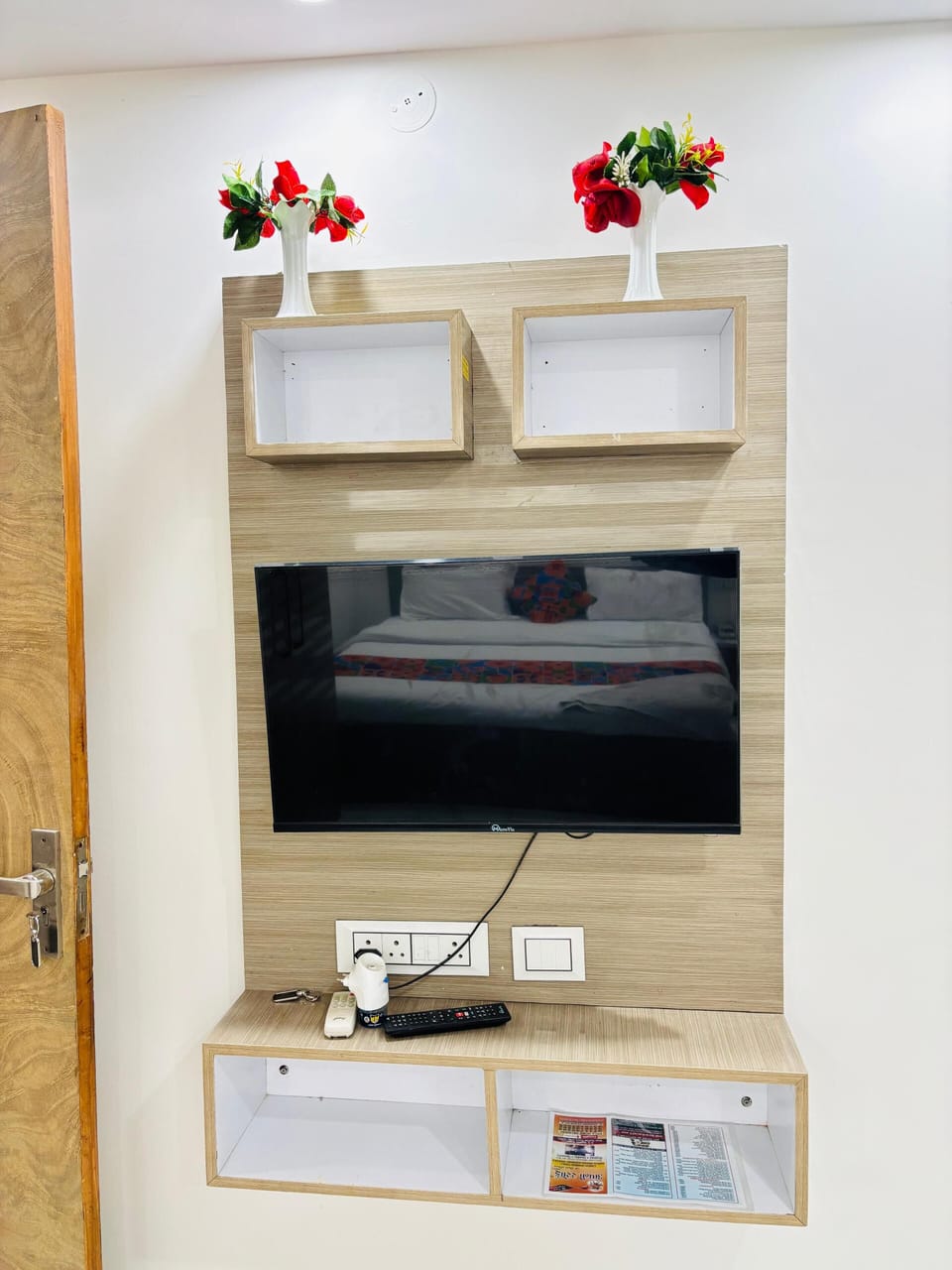Desk, laptop workspace, free WiFi