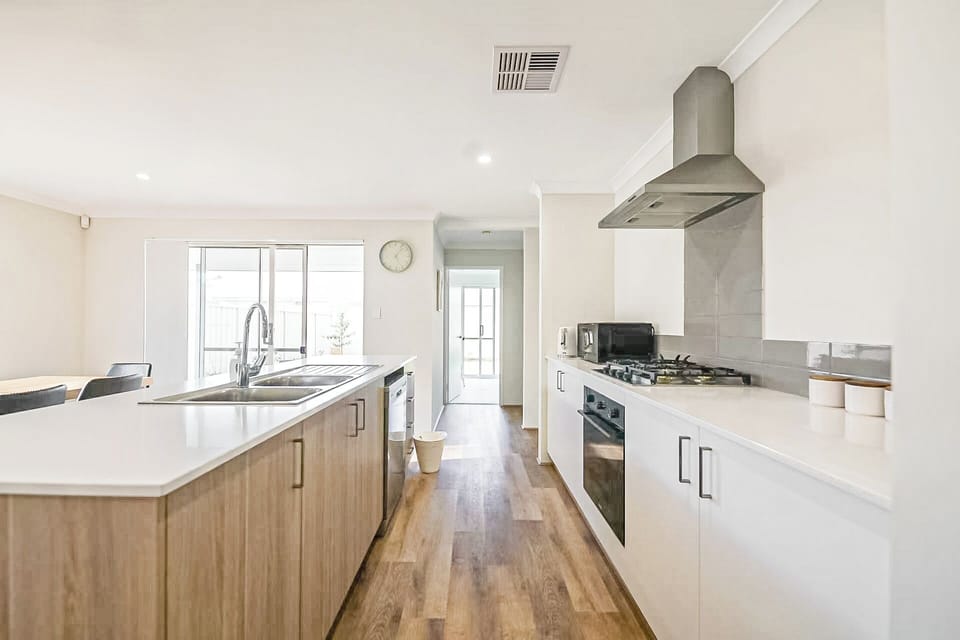 Deluxe Townhome, Garden View | Private kitchen