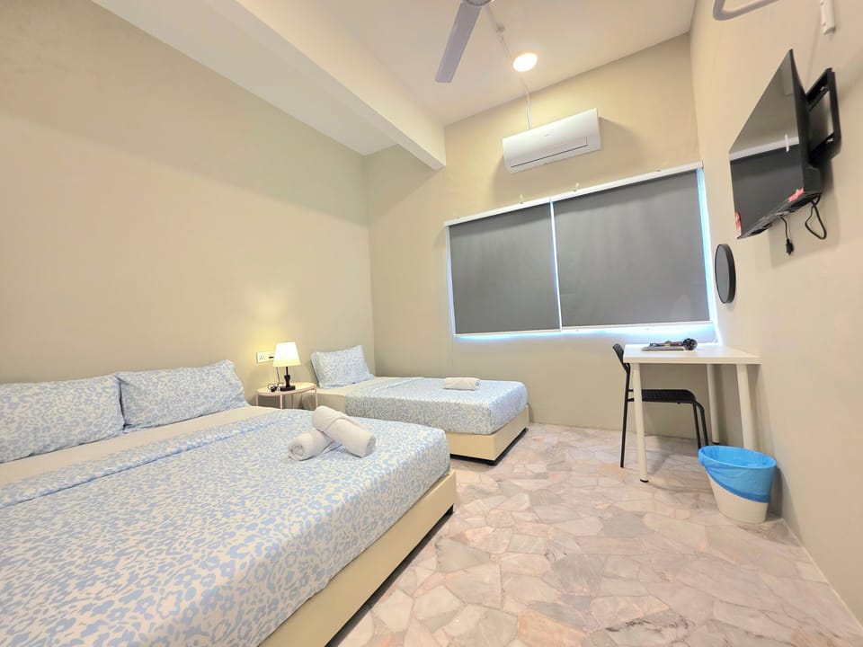 Basic Triple Room | Desk, laptop workspace, soundproofing, free WiFi