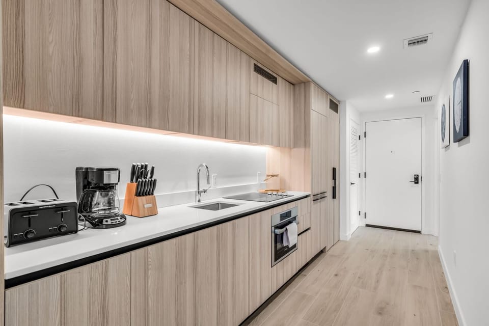 Modern Apartment located on the 9th floor- Pool and Gym acces (8199)