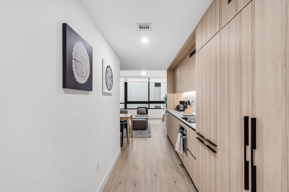 Your Downtown Miami Escape! 2B/2B on the 3rd floor (8208)