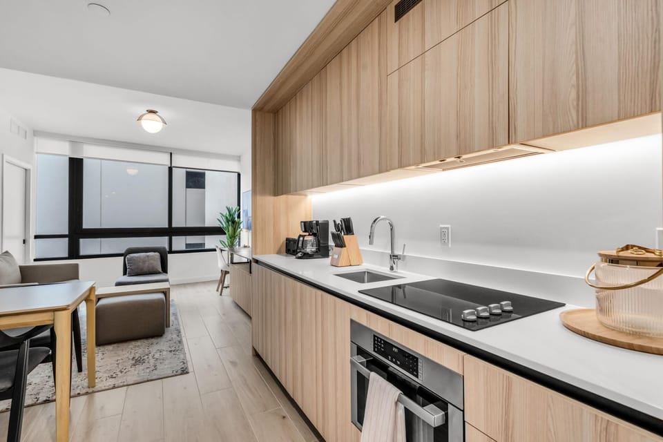 Your Downtown Miami Escape! 2B/2B on the 3rd floor (8210)