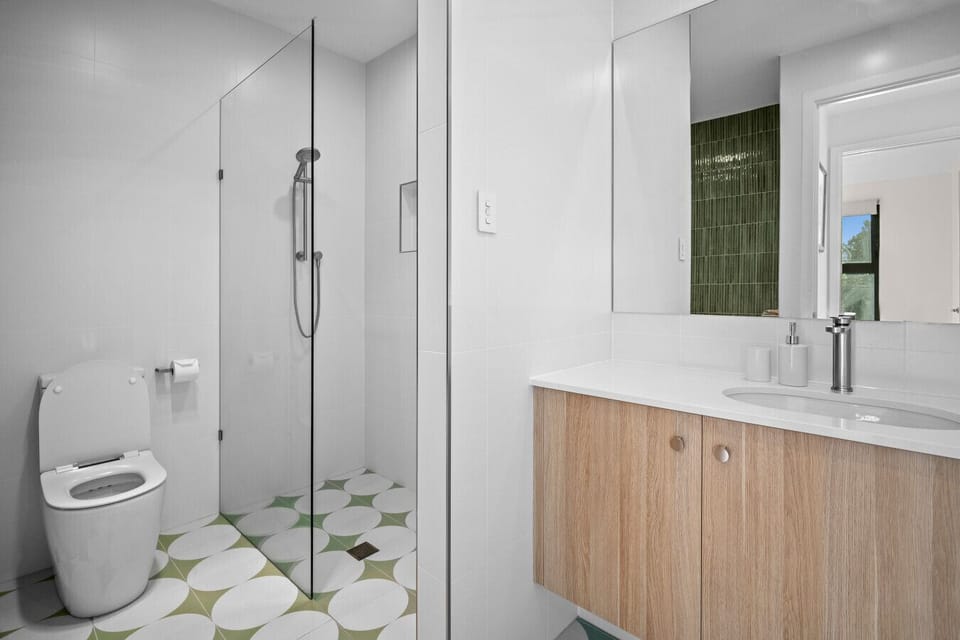 Full bathroom 2