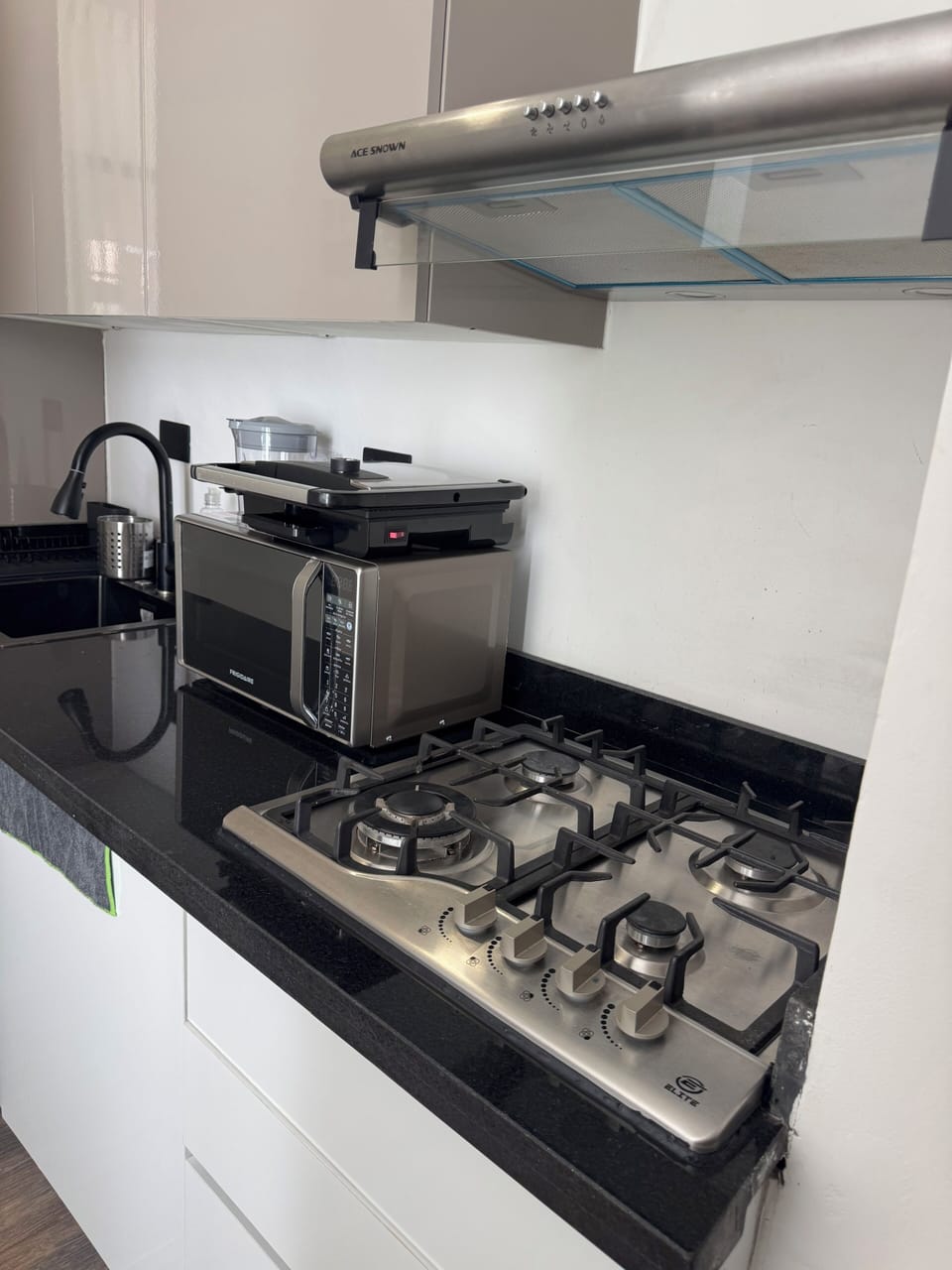 Comfort Apartment, Garden View | Private kitchen | Electric kettle