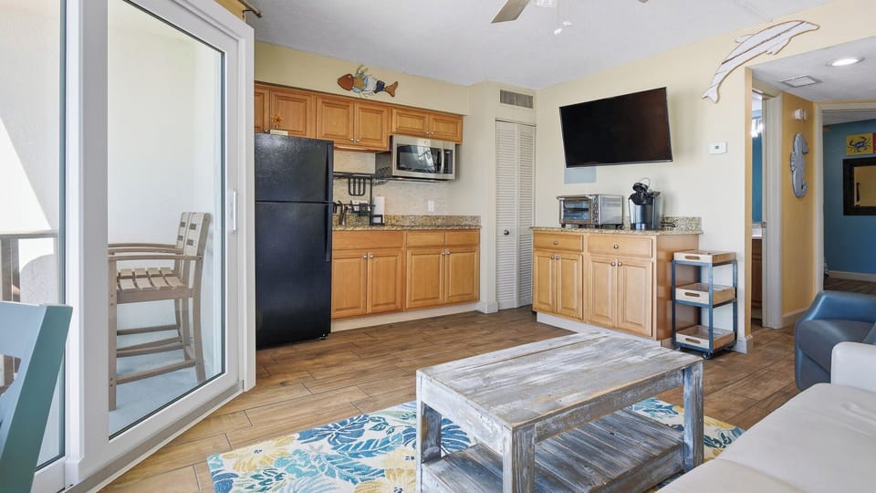Jeff and Gina Properties - Belleair Beach Club 312 (BBC312) - Belleair Beach - 1 Bedroom - 1 Bathroom - Gulf Waterfront - Beach Front