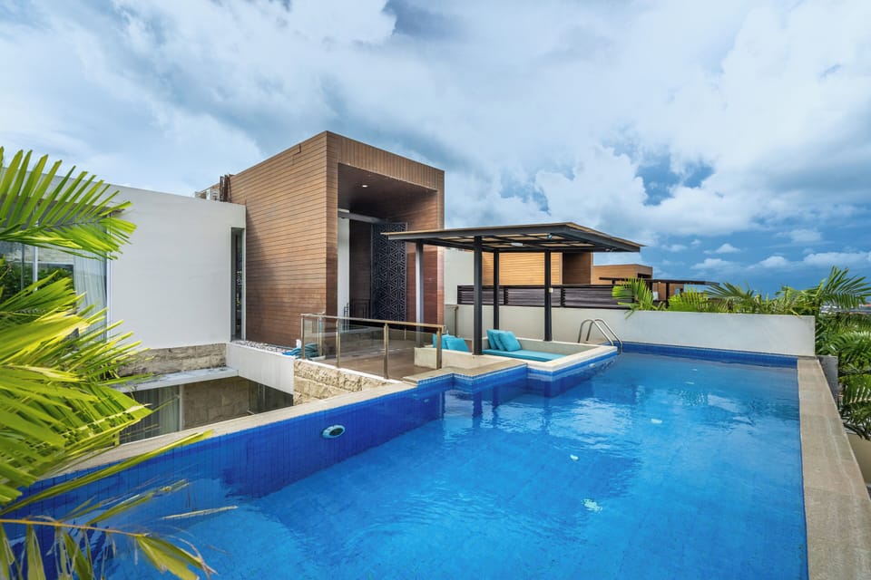 Outdoor pool, sun loungers