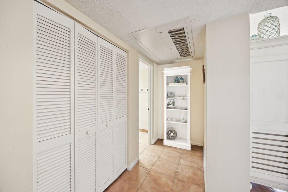 Hall to bathroom