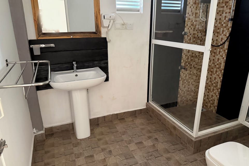 Comfort Triple Room, Courtyard View | Bathroom | Shower, free toiletries, hair dryer, slippers