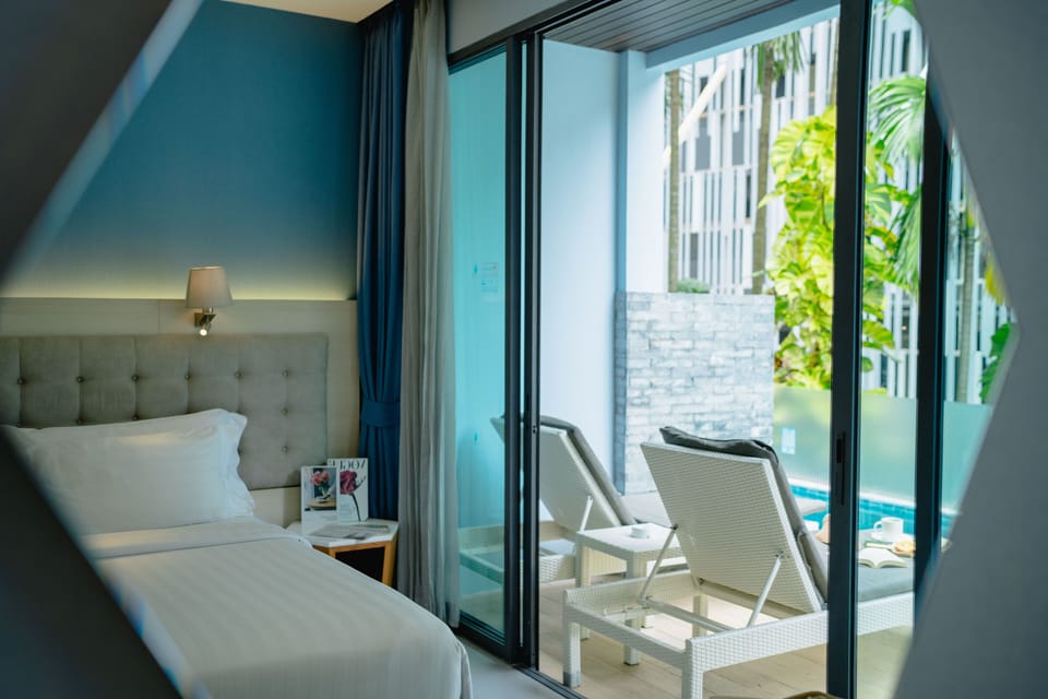 Deluxe Pool Facing Double or Twin Room | In-room safe, desk, blackout drapes, soundproofing