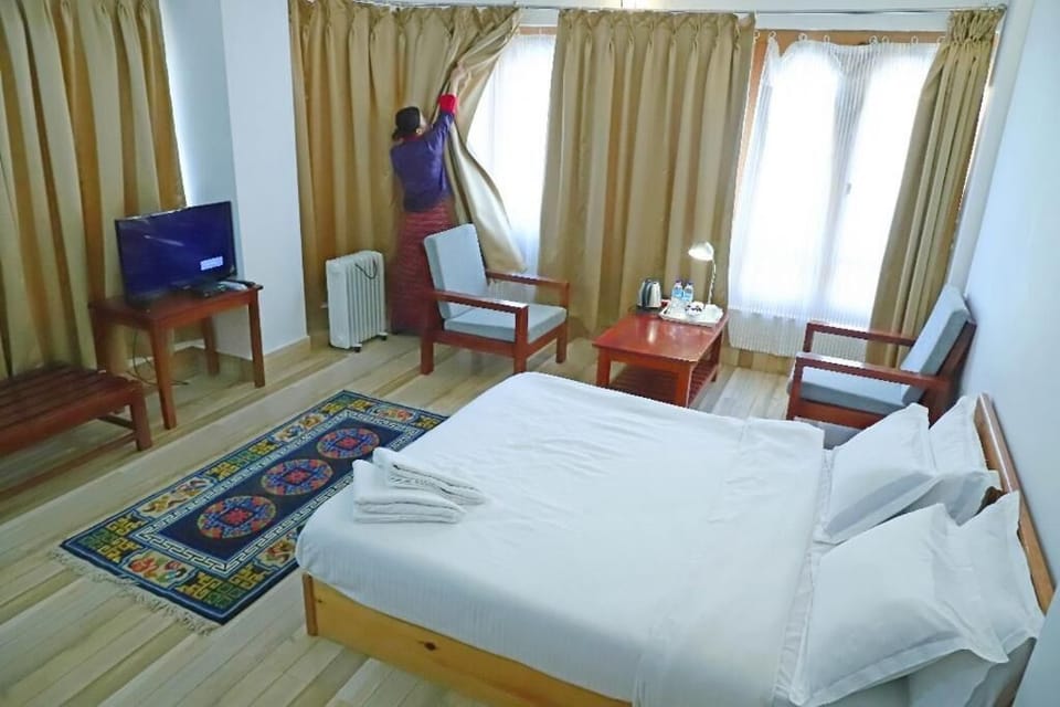 Iron/ironing board, WiFi (free)