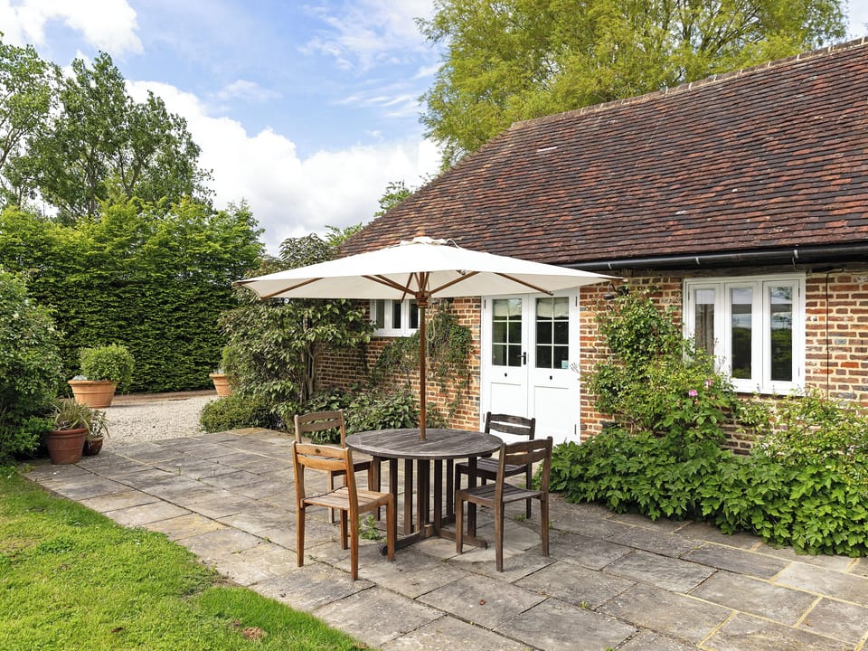 Exterior | Lodge - Leacon Hall, Warehorne, Ashford