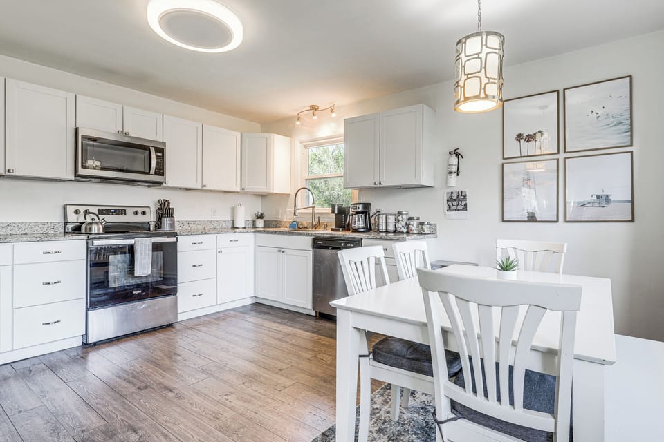 Kitchen | Dining Area | Dishware/Flatware