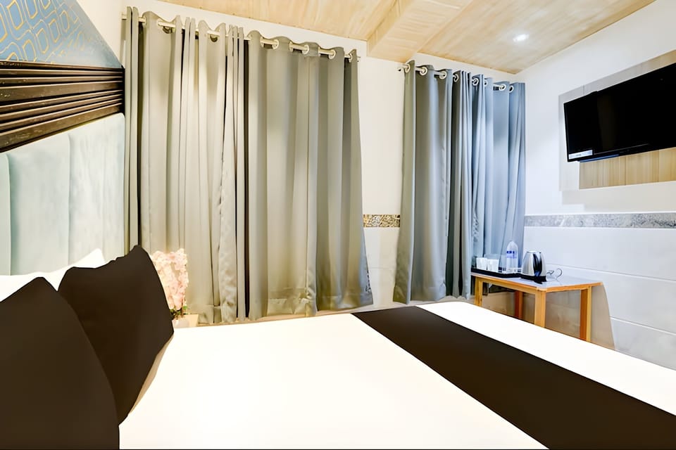 Deluxe Room | Desk, laptop workspace, free WiFi