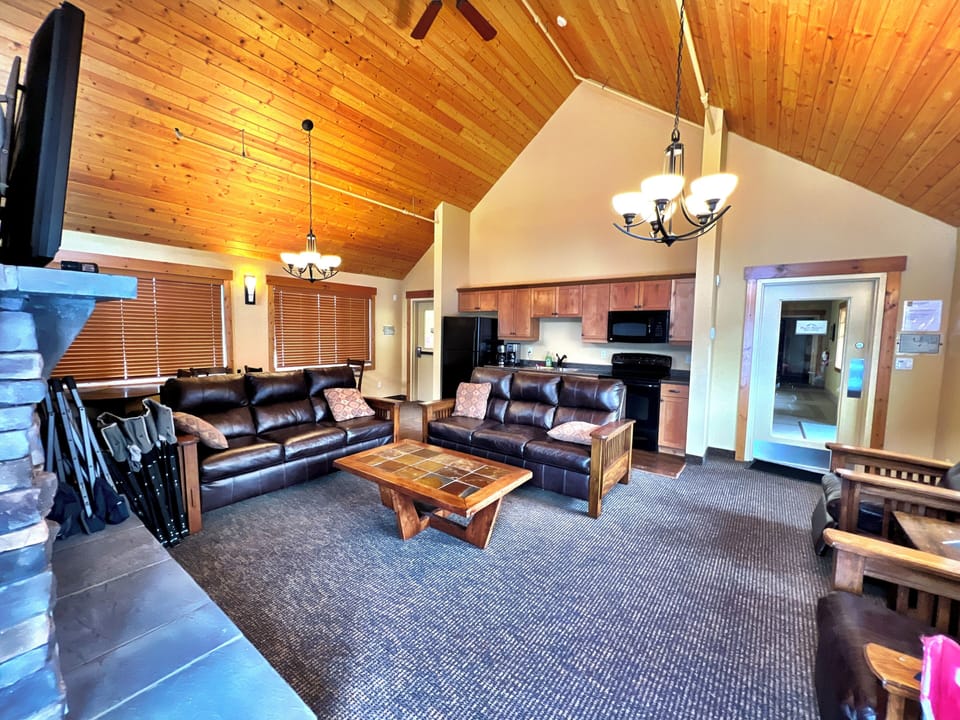 You'll have full access to the Dreamcatcher Recreation Facilities:  Large commercial hot tub (open all year round), 40 x 20 Pool (May Long - Sep Long), Sauna, Full Gymnasium, Changing Rooms, Chill-out Room and Outside seating area with FirePit.