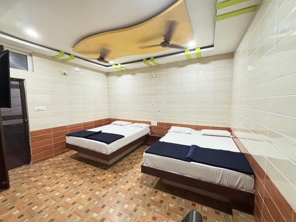 Deluxe Quadruple Room, Air conditioning | WiFi (surcharge), bed sheets