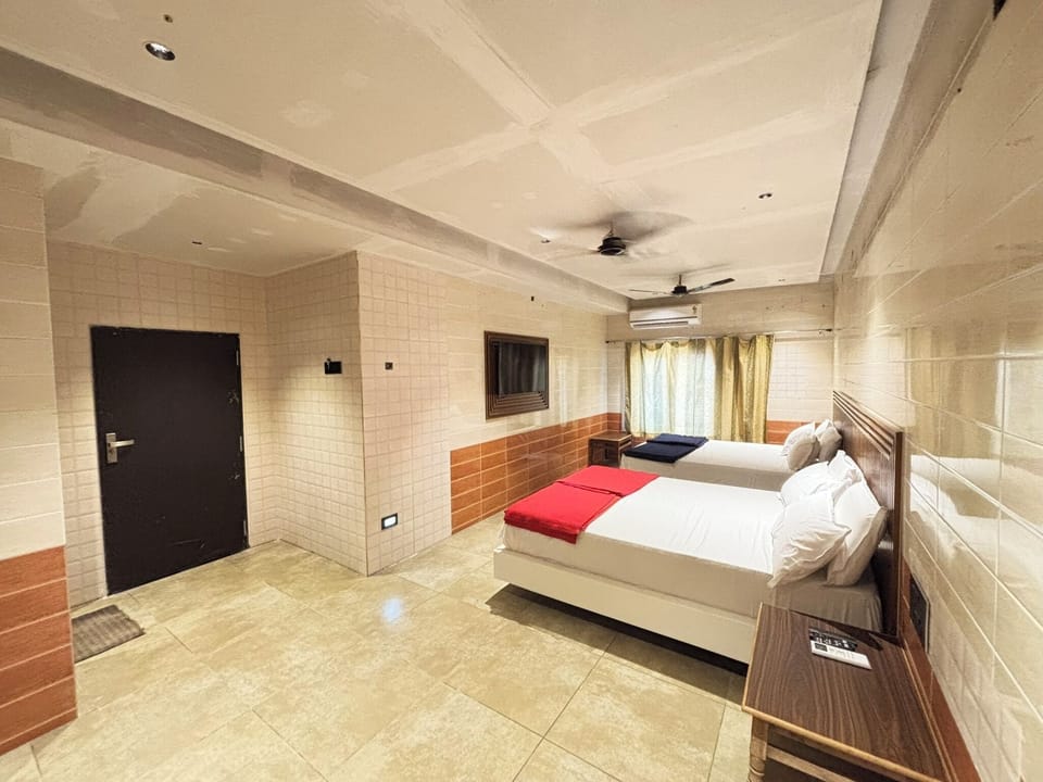 Premium Quadruple Room, Air conditioning | WiFi (surcharge), bed sheets