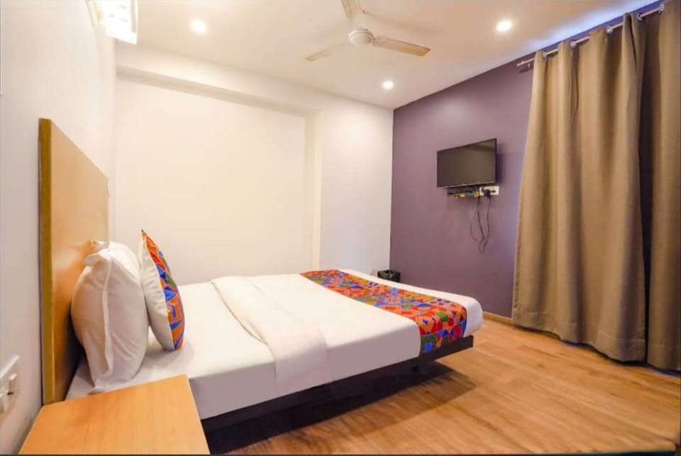 Deluxe Single Room, City View | Desk, laptop workspace, free WiFi