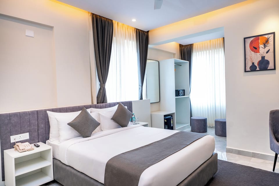 Premium Double Room, 1 Double Bed, Non Smoking, City View | Cribs/infant beds, rollaway beds, free WiFi, bed sheets