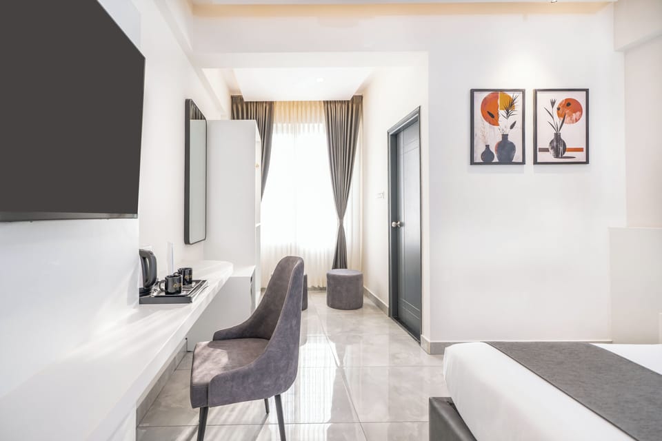 Executive Double Room | Cribs/infant beds, rollaway beds, free WiFi, bed sheets