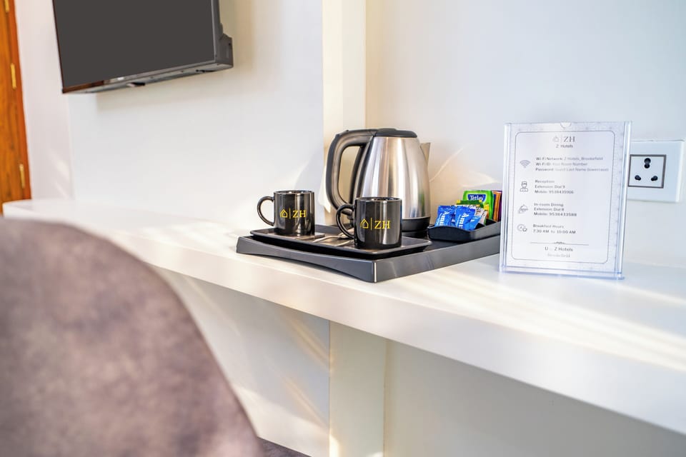 Executive Double Room | Cribs/infant beds, rollaway beds, free WiFi, bed sheets