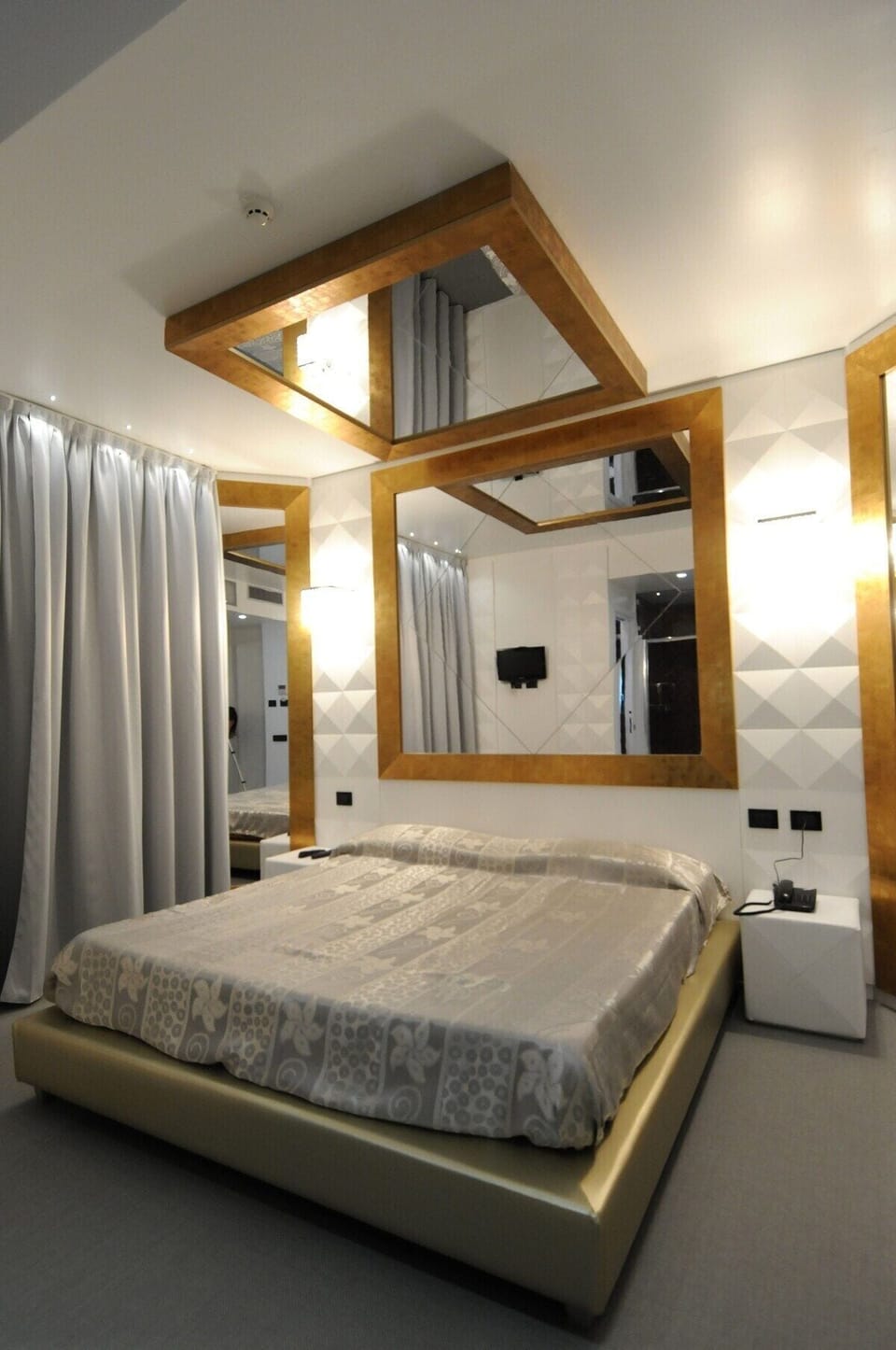 Room | Free WiFi