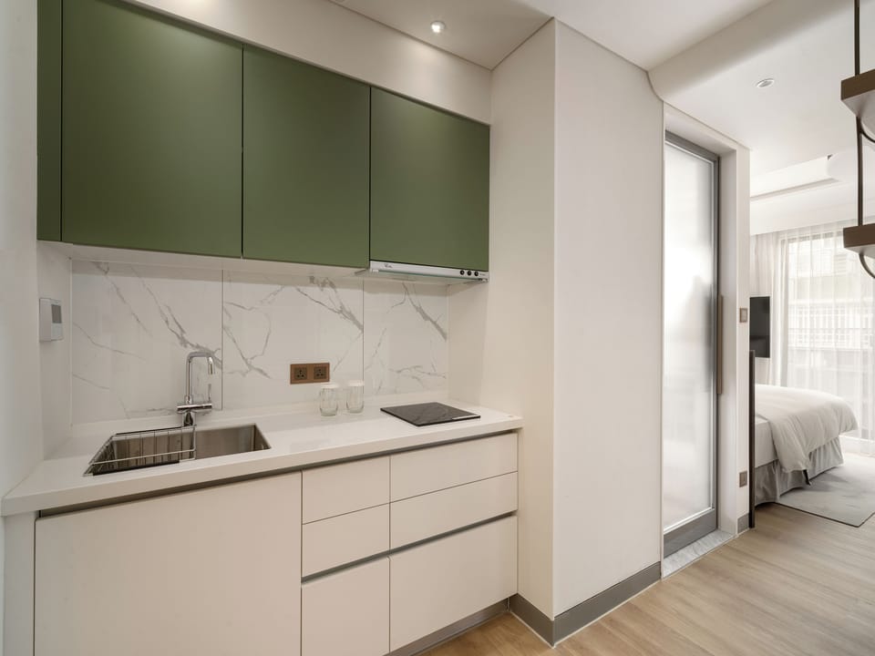 Basic Twin Room, Balcony | Private kitchenette | Mini-fridge, microwave, stovetop, cookware/dishes/utensils