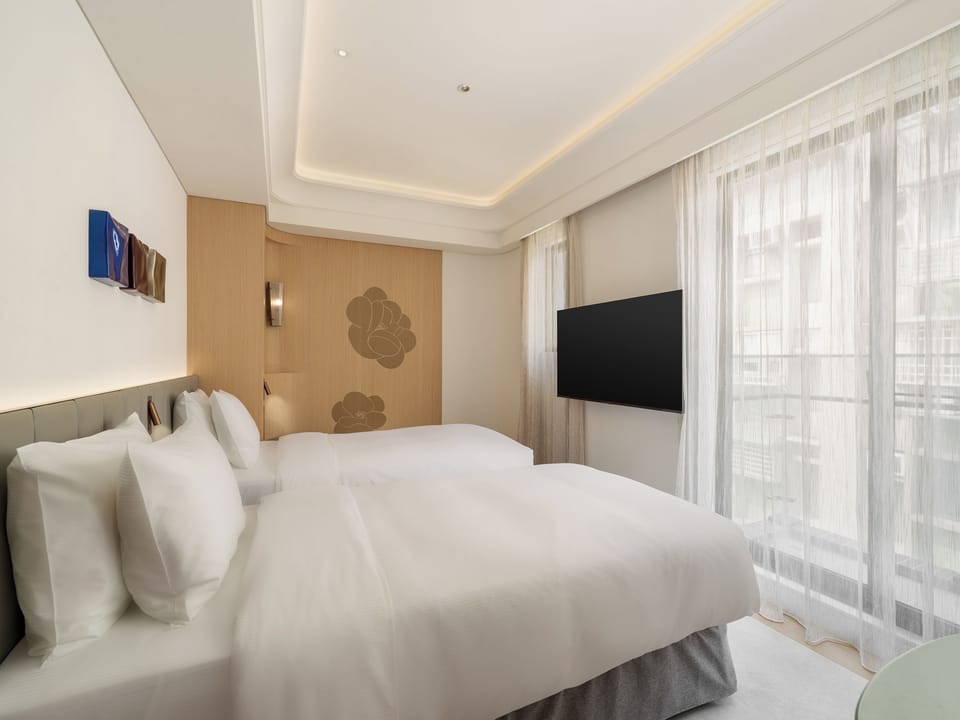 Basic Twin Room, Balcony | Down comforters, in-room safe, desk, laptop workspace