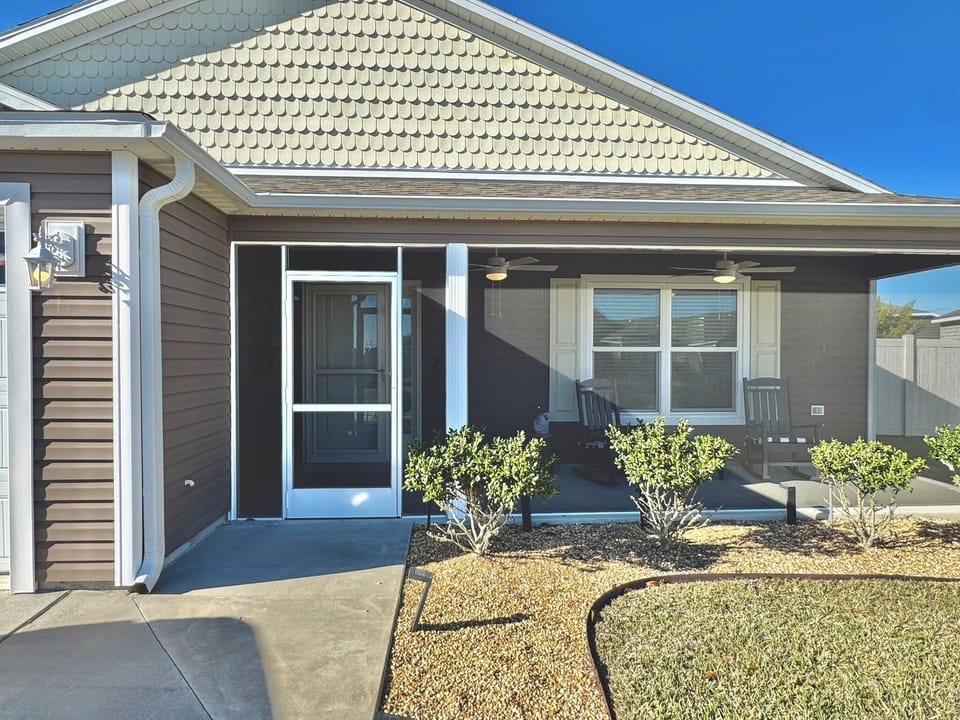 Front Entrance w/ Screened-in Porch