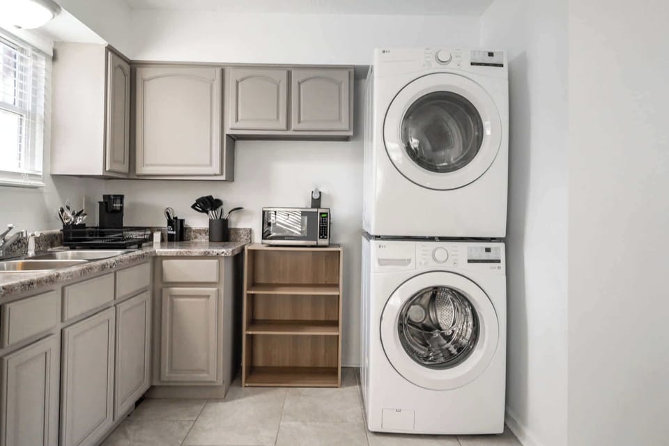 Kitchen: Cozy kitchen and dining setup, designed for comfort and convenience.