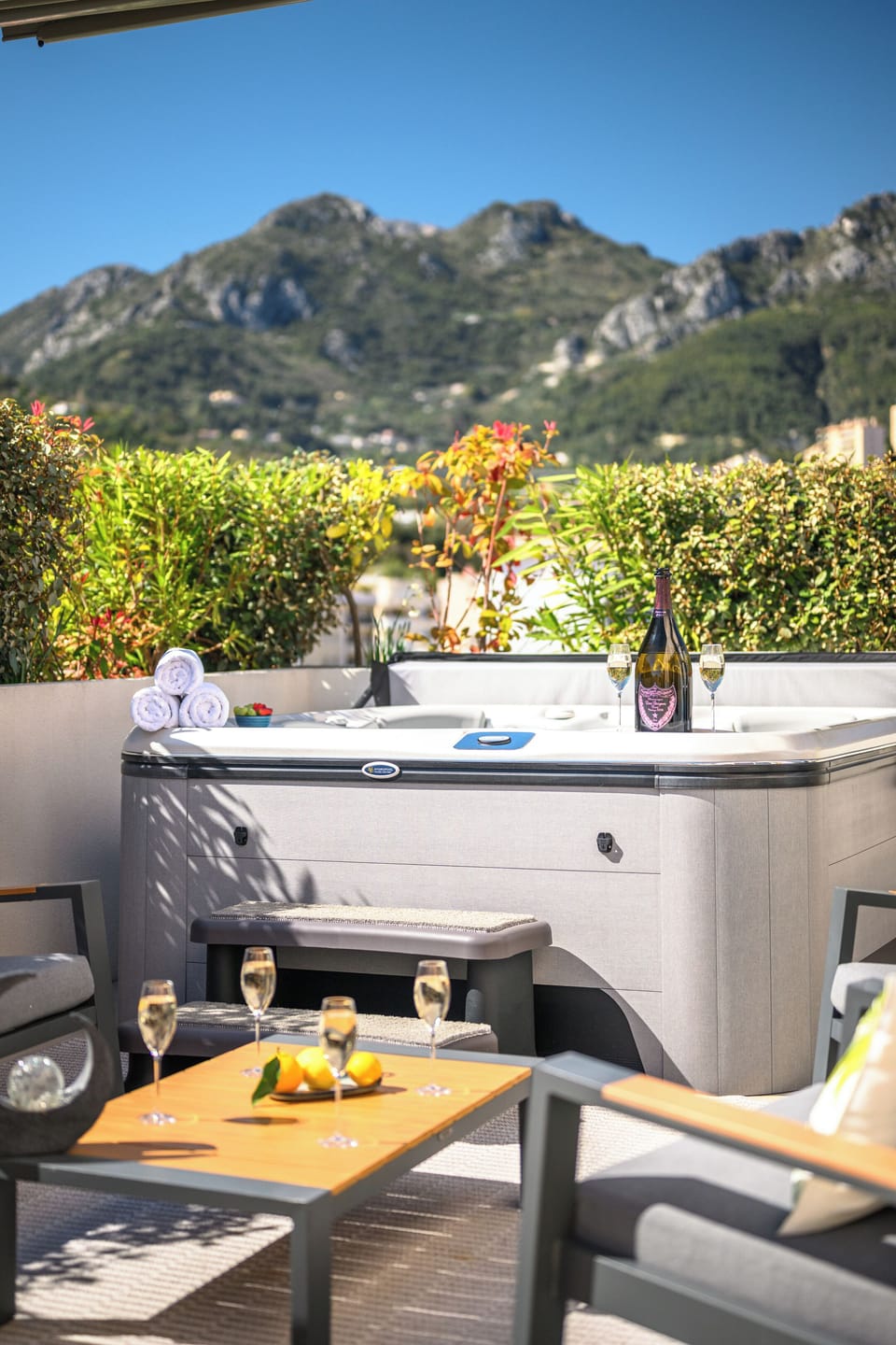 Outdoor spa tub