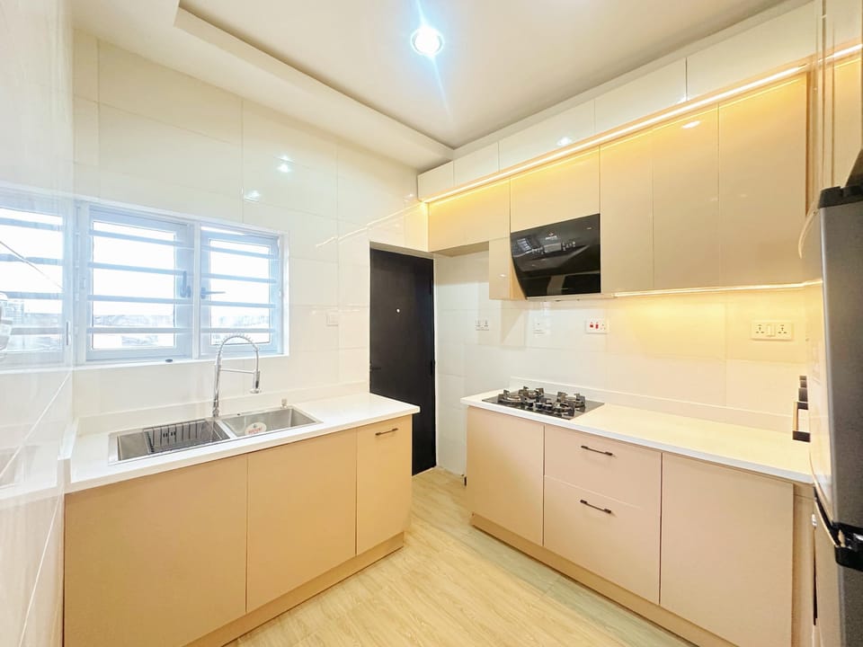 Superior Apartment, Balcony, City View | Private kitchen | Full-size fridge, microwave, oven