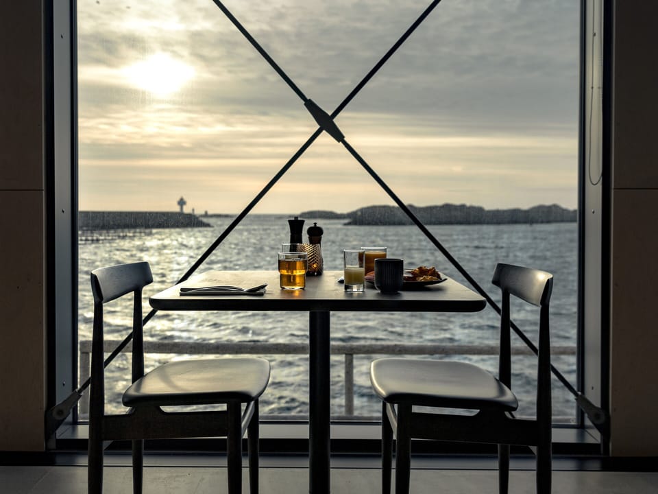 Daily buffet breakfast (NOK 300 per person)