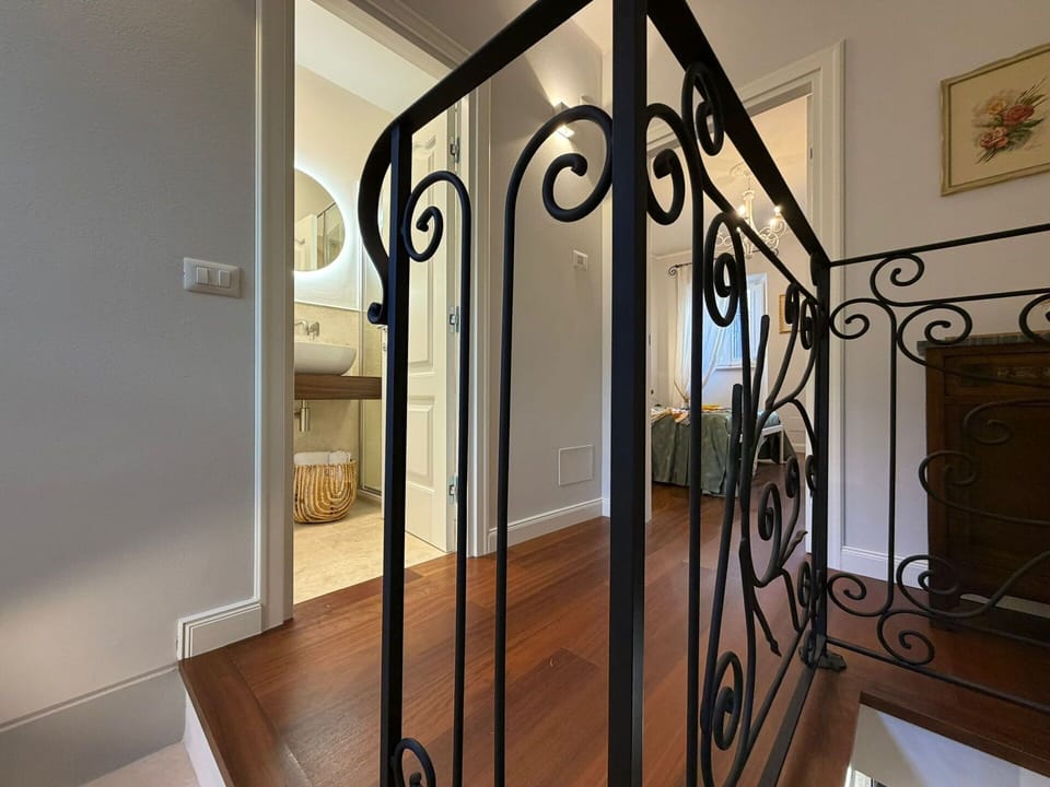 Wood, Interior Design, Handrail, Flooring, Stairs, Floor, Baluster, Door, Lighting, Wood Stain