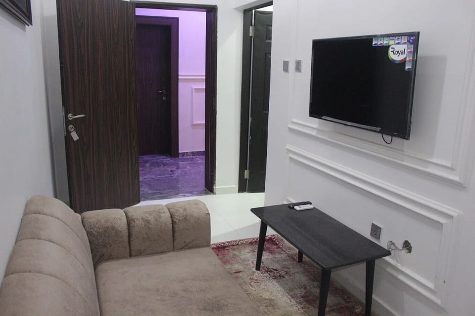 Junior Room, Balcony, City View | Living area